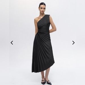 Saturday Club Pleated Asymmetrical Dress. Black. XS